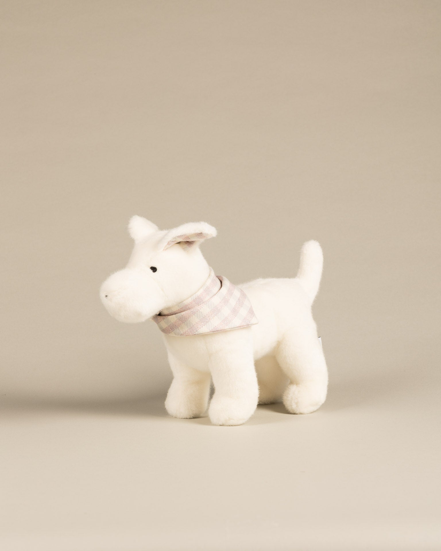 Peluche Chien Oscar Blanc foulard Vichy Rose