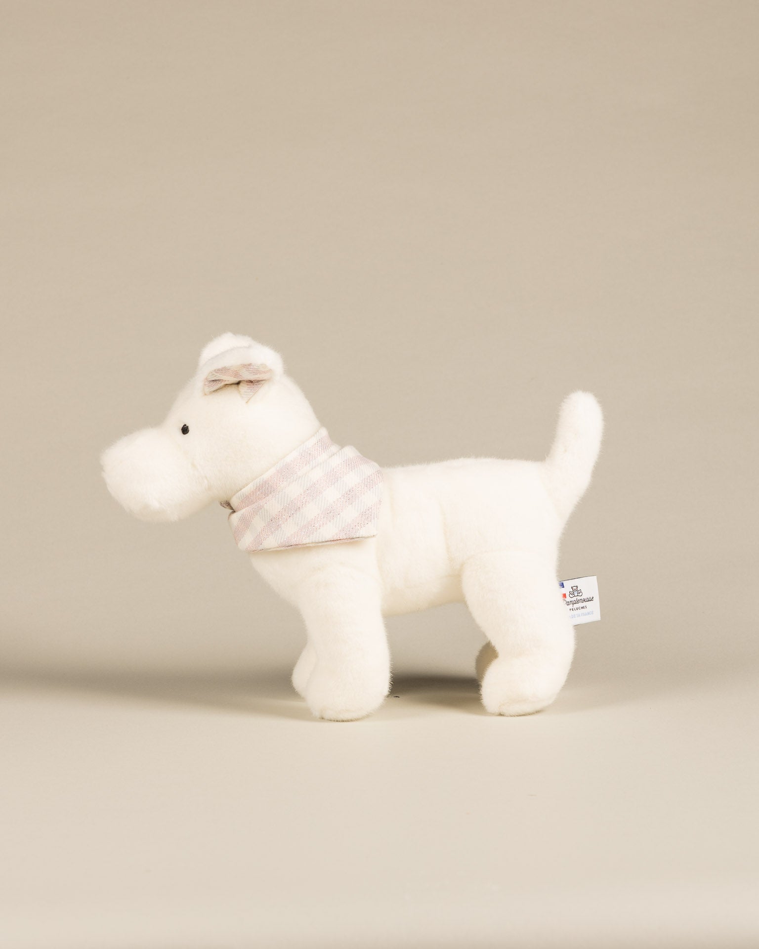 Peluche Chien Oscar Blanc foulard Vichy Rose