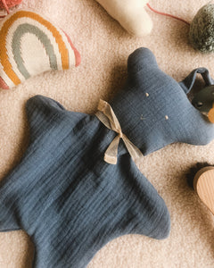 Doudou Bleu coton avec attache sucette