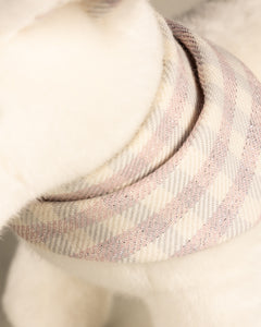 Peluche Le Terrier Oscar Blanc foulard Vichy Rose