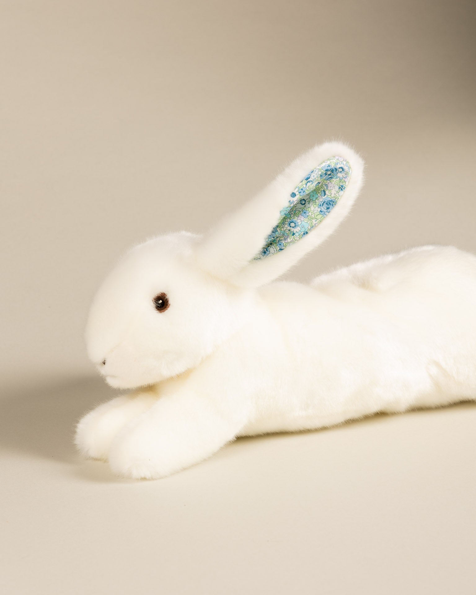 Lapin en Peluche Martin  Blanc Liberty Bleu